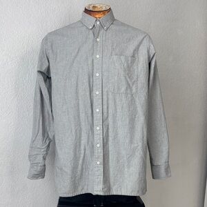 Men's Classic Cotton Button-Down Shirt in Light Gray